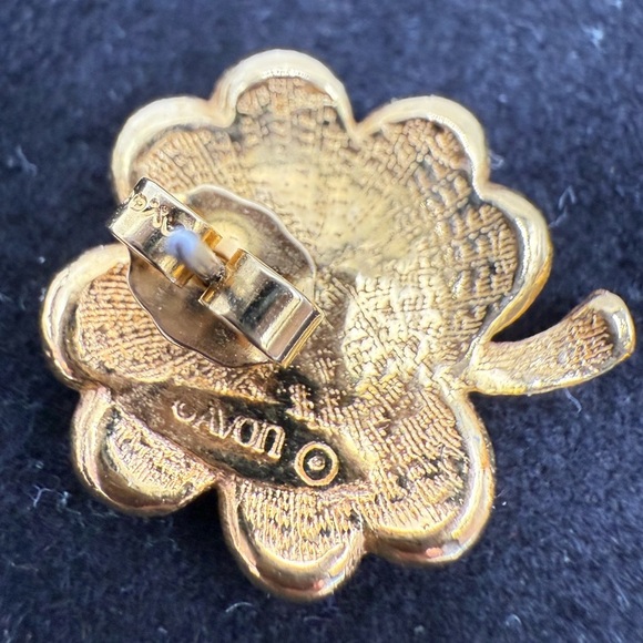 Vintage Avon Green Clover Stud Earrings - Picture 2 of 3